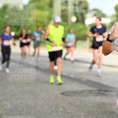 06.09.2026 - CURREX Alsterlauf Dr. Thomas Lammeyer http://msf.ph/oto/10140858 06.09.2026 10:09:07 Laufen 49 meine-sportfotos.de