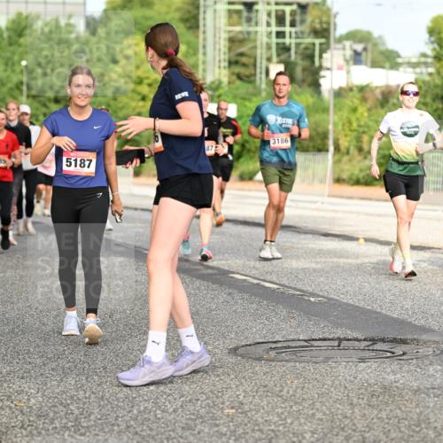 06.09.2026 - CURREX Alsterlauf Dr. Thomas Lammeyer http://msf.ph/oto/10140886 06.09.2026 10:09:11 Laufen 3186, 87, 8075, 2685, 5187, 87 meine-sportfotos.de