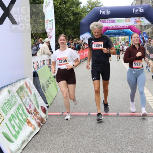 06.09.2026 - CURREX Alsterlauf Strokosch-Dieckow http://msf.ph/oto/10140964 06.09.2026 10:18:28 Ziel 2349, 2381, 2804, 3358, 3654, 3682, 3683, 4107, 4186, 4391, 4795, 4804, 5572, 5921, 6321, 6322 meine-sportfotos.de
