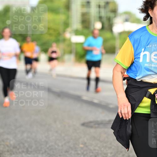 06.09.2026 - CURREX Alsterlauf Dr. Thomas Lammeyer http://msf.ph/oto/10141004 06.09.2026 10:09:26 Laufen 6429 meine-sportfotos.de