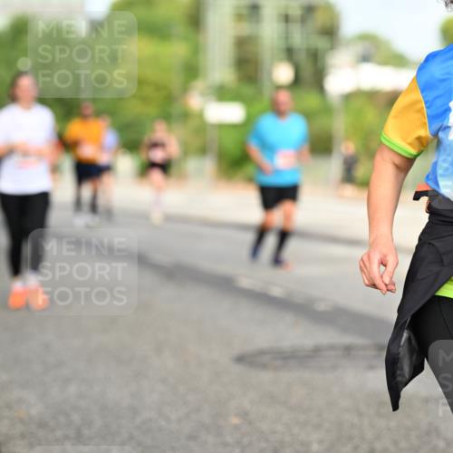 06.09.2026 - CURREX Alsterlauf Dr. Thomas Lammeyer http://msf.ph/oto/10141005 06.09.2026 10:09:26 Laufen 642 meine-sportfotos.de