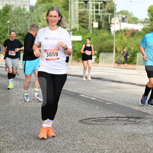 06.09.2026 - CURREX Alsterlauf Dr. Thomas Lammeyer http://msf.ph/oto/10141028 06.09.2026 10:09:29 Laufen 2824, 3859, 2818 meine-sportfotos.de