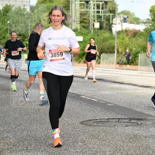 06.09.2026 - CURREX Alsterlauf Dr. Thomas Lammeyer http://msf.ph/oto/10141030 06.09.2026 10:09:29 Laufen 2824, 3859, 2818 meine-sportfotos.de