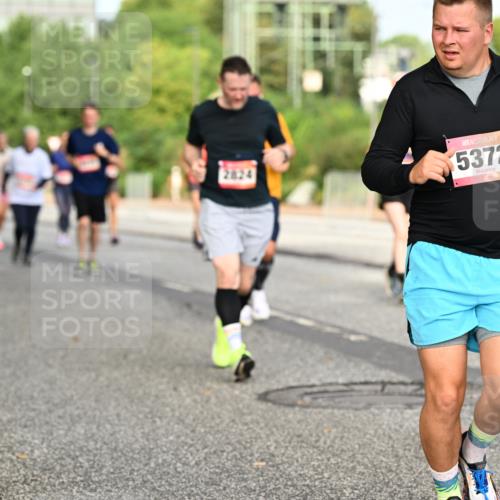 06.09.2026 - CURREX Alsterlauf Dr. Thomas Lammeyer http://msf.ph/oto/10141056 06.09.2026 10:09:31 Laufen 5372 meine-sportfotos.de