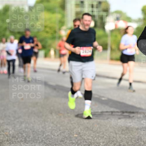06.09.2026 - CURREX Alsterlauf Dr. Thomas Lammeyer http://msf.ph/oto/10141061 06.09.2026 10:09:32 Laufen 537 meine-sportfotos.de
