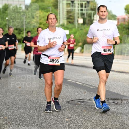 06.09.2026 - CURREX Alsterlauf Dr. Thomas Lammeyer http://msf.ph/oto/10141151 06.09.2026 10:09:42 Laufen 4595, 4596 meine-sportfotos.de