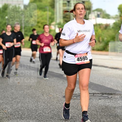 06.09.2026 - CURREX Alsterlauf Dr. Thomas Lammeyer http://msf.ph/oto/10141158 06.09.2026 10:09:43 Laufen 4595, 4596 meine-sportfotos.de