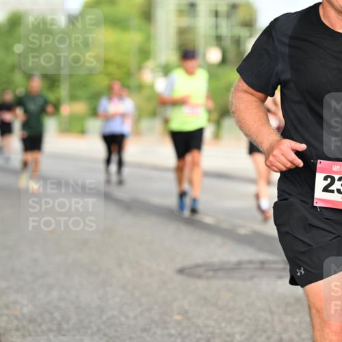 06.09.2026 - CURREX Alsterlauf Dr. Thomas Lammeyer http://msf.ph/oto/10141224 06.09.2026 10:09:52 Laufen 2384 meine-sportfotos.de