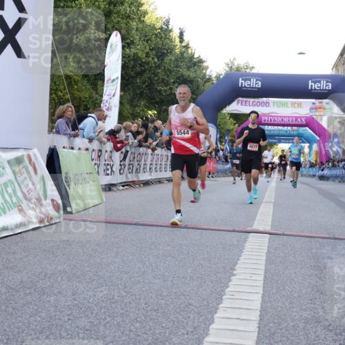 06.09.2026 - CURREX Alsterlauf Yannick Fuchs http://msf.ph/oto/10141261 06.09.2026 09:46:37 Ziel 2563, 2683, 2752, 4663, 4877, 5430, 5544, 6109 meine-sportfotos.de