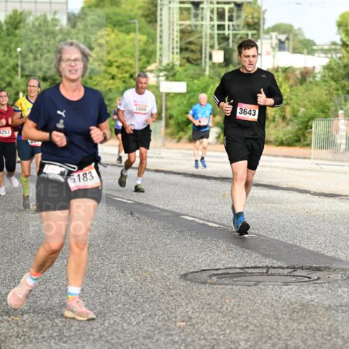 06.09.2026 - CURREX Alsterlauf Dr. Thomas Lammeyer http://msf.ph/oto/10141303 06.09.2026 10:10:01 Laufen 4253, 33, 210, 5183, 2800, 3643 meine-sportfotos.de