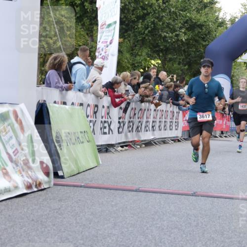 06.09.2026 - CURREX Alsterlauf Yannick Fuchs http://msf.ph/oto/10141481 06.09.2026 09:46:42 Ziel 2556, 3432, 3617, 4716, 4877, 4890, 5430, 5544, 8249 meine-sportfotos.de