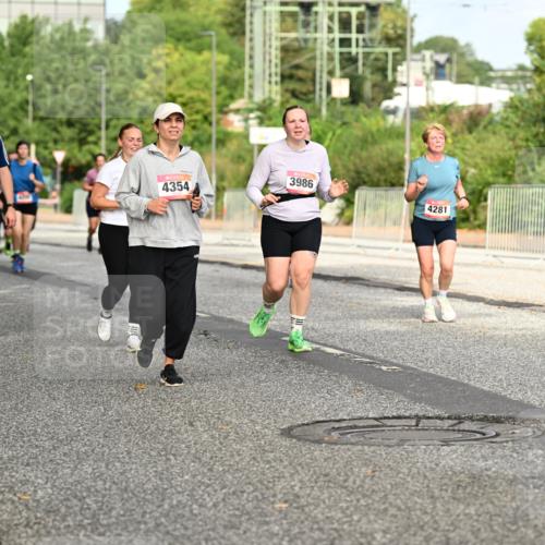 06.09.2026 - CURREX Alsterlauf Dr. Thomas Lammeyer http://msf.ph/oto/10141565 06.09.2026 10:10:32 Laufen 5449, 4354, 3986, 4281 meine-sportfotos.de