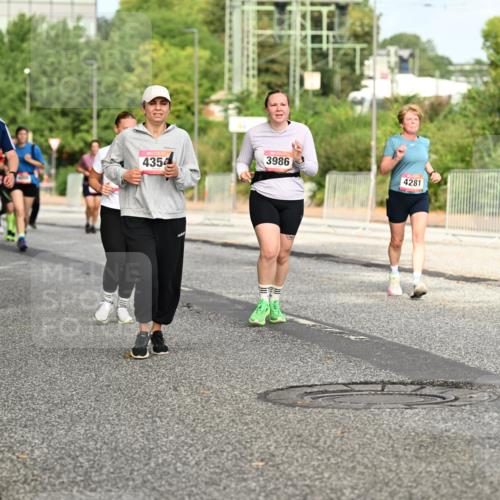 06.09.2026 - CURREX Alsterlauf Dr. Thomas Lammeyer http://msf.ph/oto/10141567 06.09.2026 10:10:32 Laufen 4354, 5449, 3986, 4281 meine-sportfotos.de