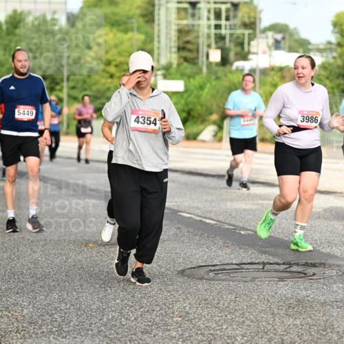 06.09.2026 - CURREX Alsterlauf Dr. Thomas Lammeyer http://msf.ph/oto/10141582 06.09.2026 10:10:33 Laufen 5449, 4354, 3986, 4281 meine-sportfotos.de