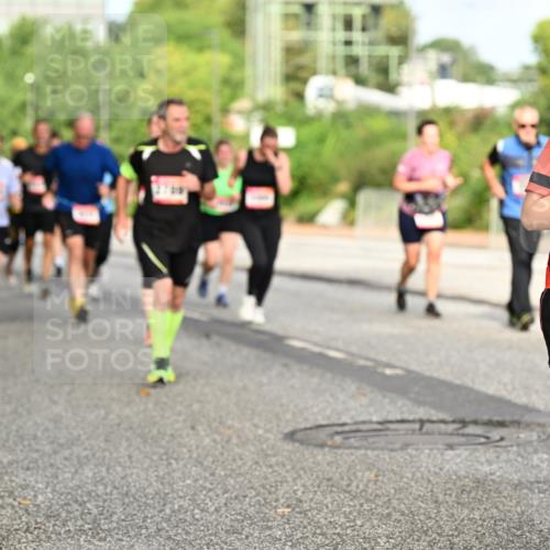 06.09.2026 - CURREX Alsterlauf Dr. Thomas Lammeyer http://msf.ph/oto/10141647 06.09.2026 10:10:41 Laufen 419 meine-sportfotos.de