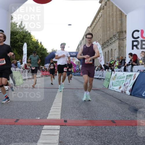 06.09.2026 - CURREX Alsterlauf Yannick Fuchs http://msf.ph/oto/10141725 06.09.2026 09:46:46 Ziel 2556, 3432, 3617, 4716, 4877, 4890, 5430, 5544, 8092, 8249 meine-sportfotos.de