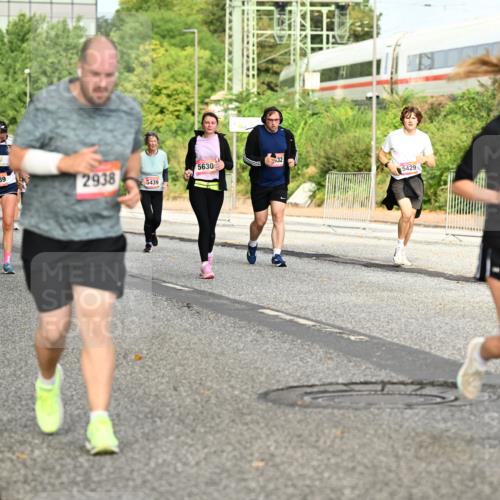 06.09.2026 - CURREX Alsterlauf Dr. Thomas Lammeyer http://msf.ph/oto/10141755 06.09.2026 10:10:52 Laufen 5630, 6189, 2938, 5439, 32, 5429, 6052 meine-sportfotos.de