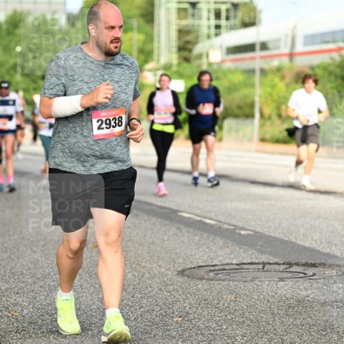 06.09.2026 - CURREX Alsterlauf Dr. Thomas Lammeyer http://msf.ph/oto/10141762 06.09.2026 10:10:53 Laufen 2938 meine-sportfotos.de