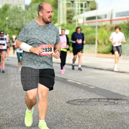06.09.2026 - CURREX Alsterlauf Dr. Thomas Lammeyer http://msf.ph/oto/10141763 06.09.2026 10:10:53 Laufen 2938 meine-sportfotos.de