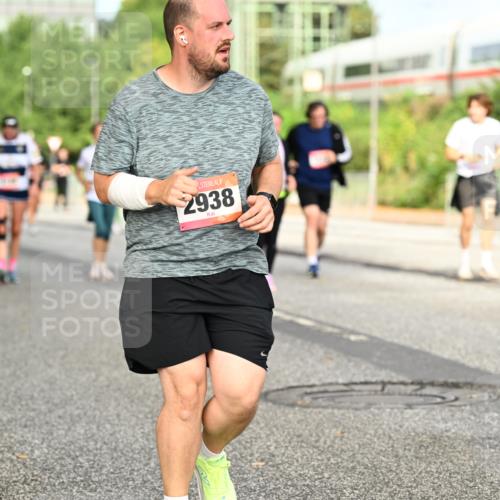 06.09.2026 - CURREX Alsterlauf Dr. Thomas Lammeyer http://msf.ph/oto/10141768 06.09.2026 10:10:53 Laufen 2938 meine-sportfotos.de
