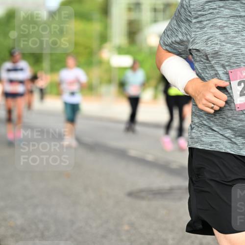 06.09.2026 - CURREX Alsterlauf Dr. Thomas Lammeyer http://msf.ph/oto/10141781 06.09.2026 10:10:55 Laufen 2938 meine-sportfotos.de