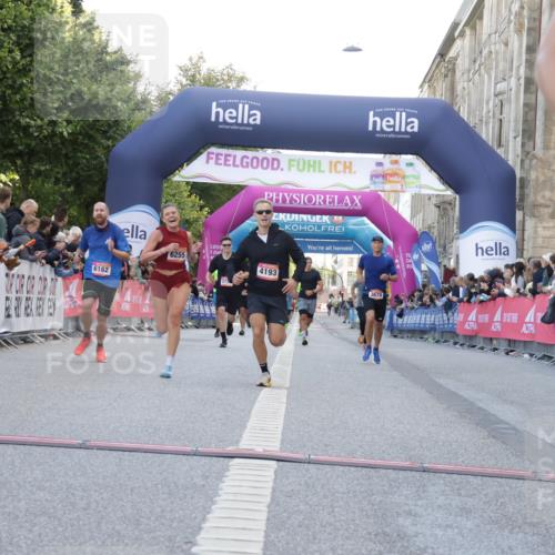 06.09.2026 - CURREX Alsterlauf Yannick Fuchs http://msf.ph/oto/10141927 06.09.2026 09:46:50 Ziel 2556, 3432, 3617, 3678, 4716, 4890, 5198, 6162, 6255, 8092, 8249 meine-sportfotos.de