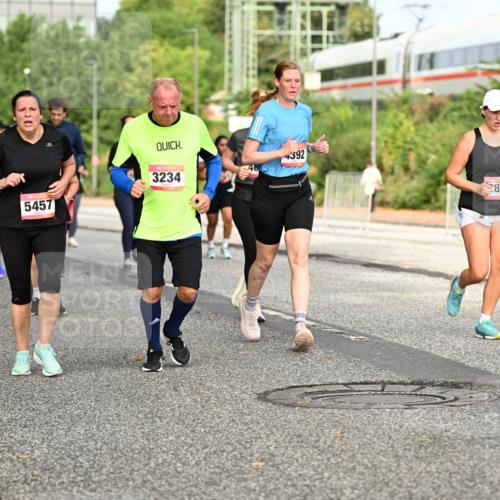 06.09.2026 - CURREX Alsterlauf Dr. Thomas Lammeyer http://msf.ph/oto/10141930 06.09.2026 10:11:10 Laufen 392, 5457, 3234, 2860 meine-sportfotos.de