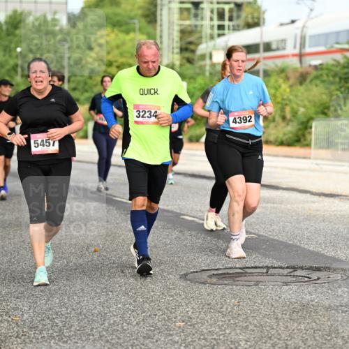 06.09.2026 - CURREX Alsterlauf Dr. Thomas Lammeyer http://msf.ph/oto/10141936 06.09.2026 10:11:10 Laufen 3234, 4392, 2860, 5457 meine-sportfotos.de