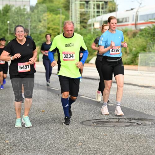 06.09.2026 - CURREX Alsterlauf Dr. Thomas Lammeyer http://msf.ph/oto/10141938 06.09.2026 10:11:11 Laufen 5457, 3234, 4392, 2860 meine-sportfotos.de