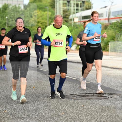 06.09.2026 - CURREX Alsterlauf Dr. Thomas Lammeyer http://msf.ph/oto/10141939 06.09.2026 10:11:11 Laufen 3470, 5457, 3234, 4392, 280 meine-sportfotos.de