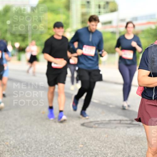 06.09.2026 - CURREX Alsterlauf Dr. Thomas Lammeyer http://msf.ph/oto/10141979 06.09.2026 10:11:15 Laufen 6336 meine-sportfotos.de