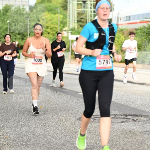 06.09.2026 - CURREX Alsterlauf Dr. Thomas Lammeyer http://msf.ph/oto/10142033 06.09.2026 10:11:21 Laufen 10, 5476, 3456, 1003, 2503, 5797, 5896 meine-sportfotos.de
