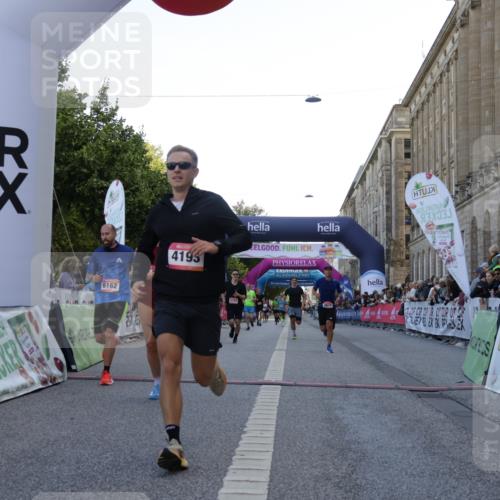 06.09.2026 - CURREX Alsterlauf Yannick Fuchs http://msf.ph/oto/10142076 06.09.2026 09:46:52 Ziel 3432, 3678, 4311, 4716, 4890, 5198, 5731, 6162, 6255, 8092, 8249 meine-sportfotos.de