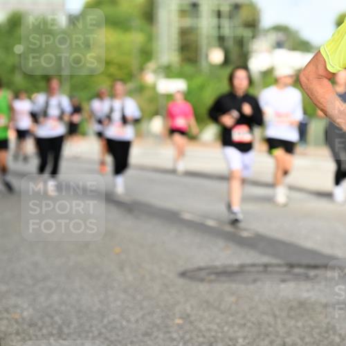 06.09.2026 - CURREX Alsterlauf Dr. Thomas Lammeyer http://msf.ph/oto/10142105 06.09.2026 10:11:28 Laufen 5470 meine-sportfotos.de