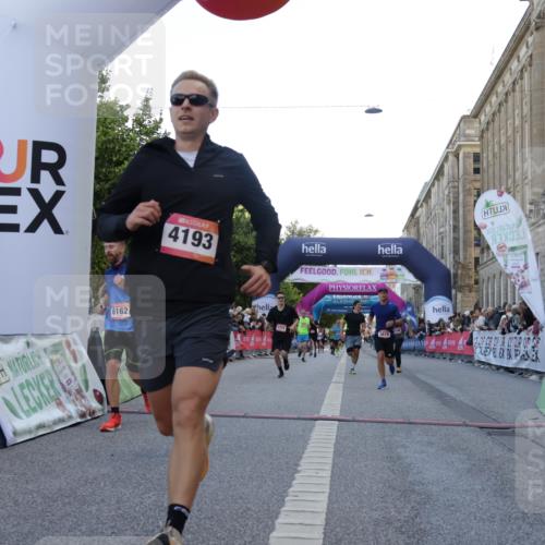 06.09.2026 - CURREX Alsterlauf Yannick Fuchs http://msf.ph/oto/10142109 06.09.2026 09:46:52 Ziel 3432, 3678, 4311, 4716, 4890, 5198, 5731, 6162, 6255, 8092, 8249 meine-sportfotos.de
