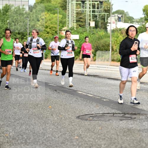 06.09.2026 - CURREX Alsterlauf Dr. Thomas Lammeyer http://msf.ph/oto/10142115 06.09.2026 10:11:29 Laufen 08, 09, 2408, 4028, 2571, 255, 2570, 6288, 439, 8, 2689 meine-sportfotos.de