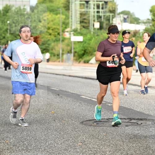 06.09.2026 - CURREX Alsterlauf Dr. Thomas Lammeyer http://msf.ph/oto/10142228 06.09.2026 10:11:40 Laufen 5859, 4069 meine-sportfotos.de