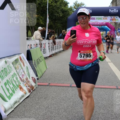 06.09.2026 - CURREX Alsterlauf Strokosch-Dieckow http://msf.ph/oto/10142231 06.09.2026 10:19:28 Ziel 2292, 2293, 2819, 3669, 3713, 4665, 5376, 5422, 5426, 5427, 5788, 5795 meine-sportfotos.de