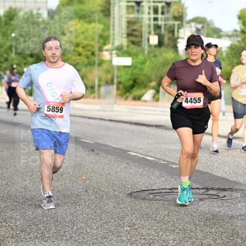 06.09.2026 - CURREX Alsterlauf Dr. Thomas Lammeyer http://msf.ph/oto/10142232 06.09.2026 10:11:41 Laufen 5859, 4455, 4056 meine-sportfotos.de