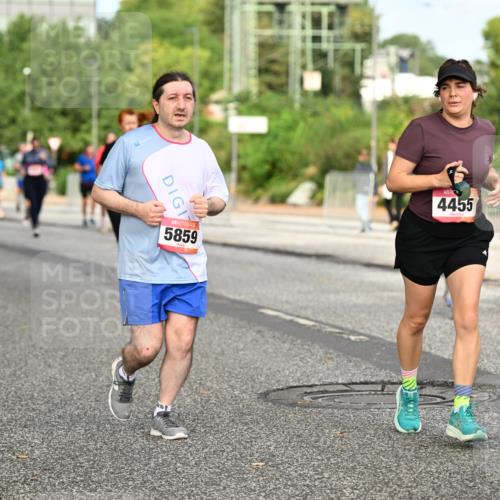 06.09.2026 - CURREX Alsterlauf Dr. Thomas Lammeyer http://msf.ph/oto/10142236 06.09.2026 10:11:41 Laufen 5859, 4455, 4056 meine-sportfotos.de