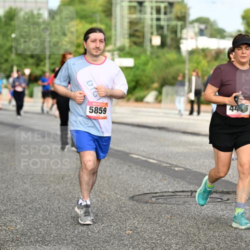 06.09.2026 - CURREX Alsterlauf Dr. Thomas Lammeyer http://msf.ph/oto/10142237 06.09.2026 10:11:41 Laufen 5859, 44, 4056 meine-sportfotos.de