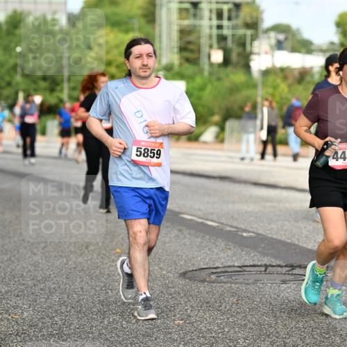 06.09.2026 - CURREX Alsterlauf Dr. Thomas Lammeyer http://msf.ph/oto/10142239 06.09.2026 10:11:41 Laufen 5859, 4455, 4056 meine-sportfotos.de
