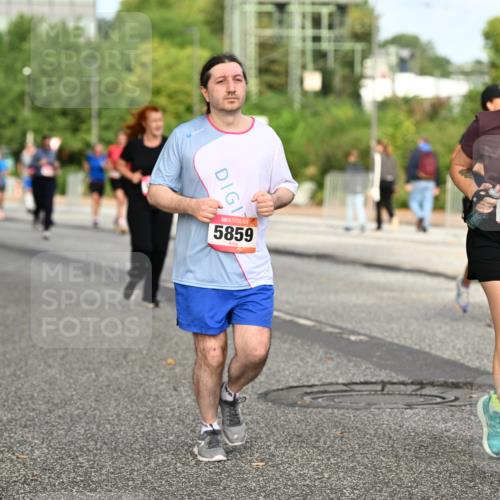 06.09.2026 - CURREX Alsterlauf Dr. Thomas Lammeyer http://msf.ph/oto/10142240 06.09.2026 10:11:41 Laufen 5859, 4455 meine-sportfotos.de