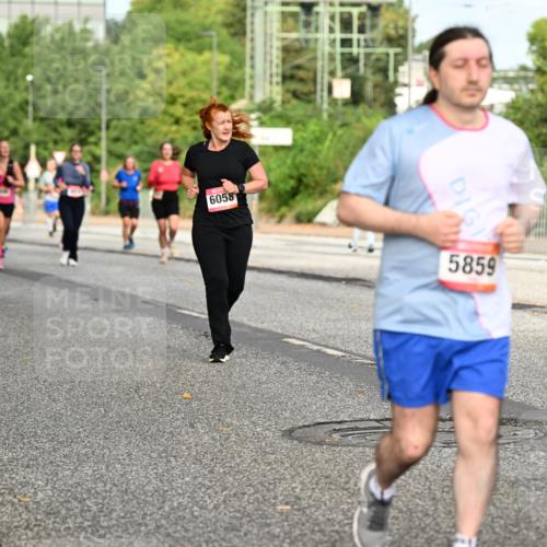 06.09.2026 - CURREX Alsterlauf Dr. Thomas Lammeyer http://msf.ph/oto/10142251 06.09.2026 10:11:42 Laufen 6564, 2425, 6058, 5859, 4069 meine-sportfotos.de