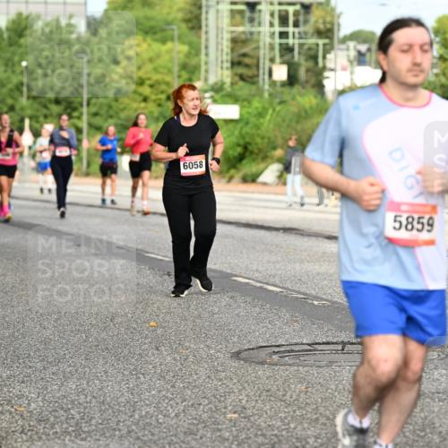 06.09.2026 - CURREX Alsterlauf Dr. Thomas Lammeyer http://msf.ph/oto/10142252 06.09.2026 10:11:42 Laufen 564, 1425, 6058, 5859, 4069 meine-sportfotos.de
