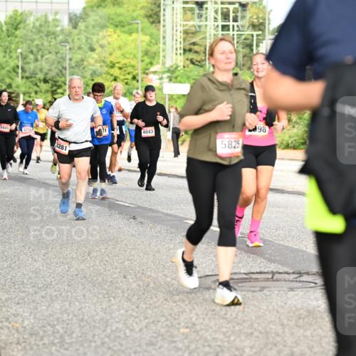 06.09.2026 - CURREX Alsterlauf Dr. Thomas Lammeyer http://msf.ph/oto/10142318 06.09.2026 10:11:49 Laufen 4733, 3539, 5945, 4370, 3281, 315, 4043, 5825, 98, 564 meine-sportfotos.de