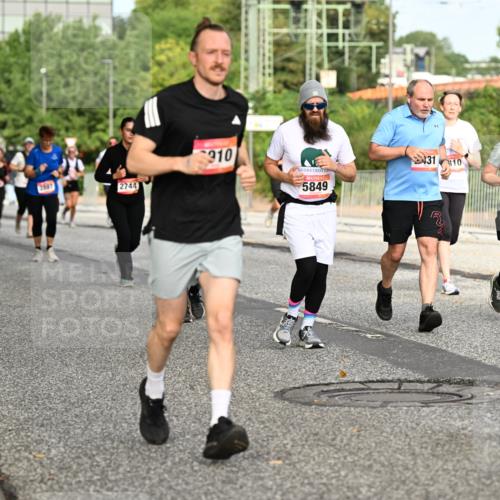 06.09.2026 - CURREX Alsterlauf Dr. Thomas Lammeyer http://msf.ph/oto/10142558 06.09.2026 10:12:14 Laufen 2744, 310, 5849, 3110, 2432 meine-sportfotos.de