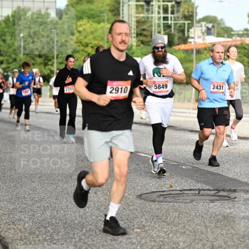 06.09.2026 - CURREX Alsterlauf Dr. Thomas Lammeyer http://msf.ph/oto/10142559 06.09.2026 10:12:14 Laufen 2887, 2744, 2910, 5849, 2431, 0, 2432 meine-sportfotos.de
