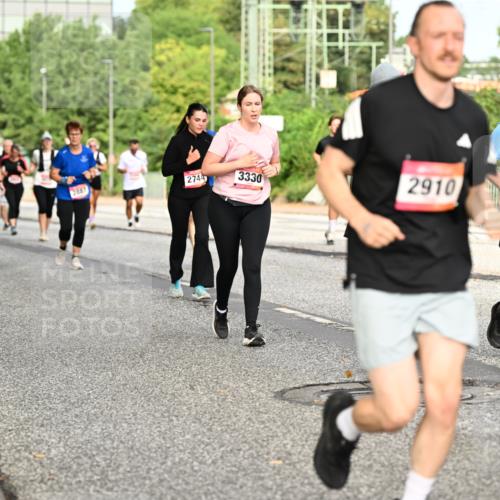 06.09.2026 - CURREX Alsterlauf Dr. Thomas Lammeyer http://msf.ph/oto/10142568 06.09.2026 10:12:15 Laufen 2887, 2744, 3330, 2910, 2431 meine-sportfotos.de