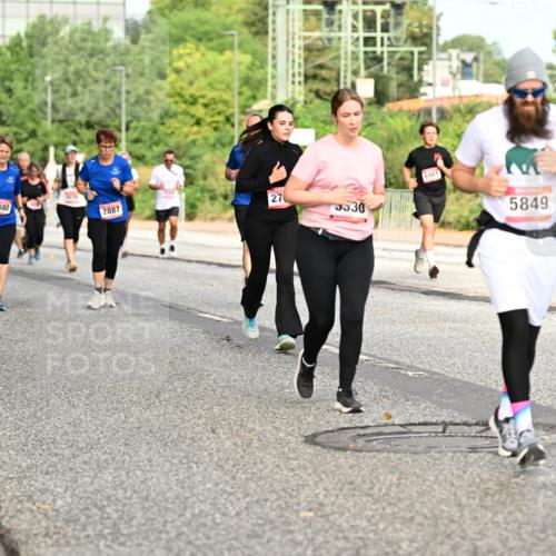 06.09.2026 - CURREX Alsterlauf Dr. Thomas Lammeyer http://msf.ph/oto/10142574 06.09.2026 10:12:16 Laufen 6461, 7679, 2880, 27, 2887, 5530, 5849 meine-sportfotos.de